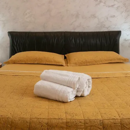 Giardini E Mare 콰르투 산텔레나