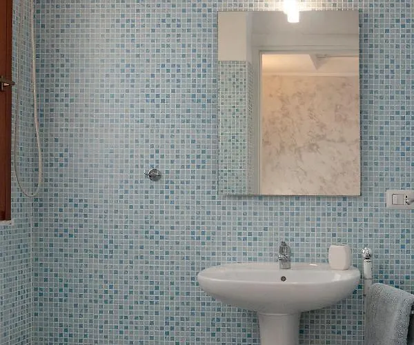 Giardini E Mare 夸尔图-圣埃莱娜