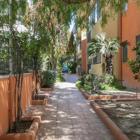 Bed and Breakfast Giardini E Mare Quartu SantʼElena